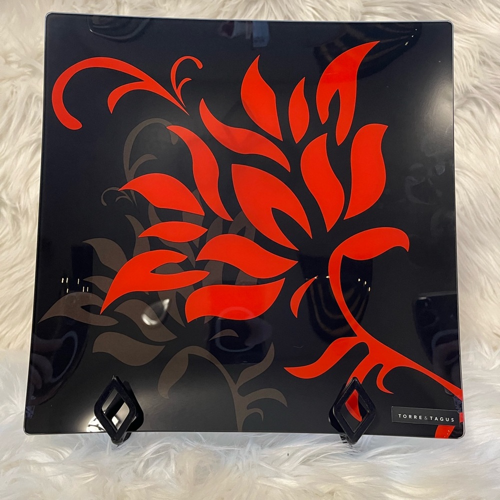 Torre & Tagus Decorative Plate (Stunning black and Red) with stand

$50